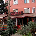 Chilli * Tirana