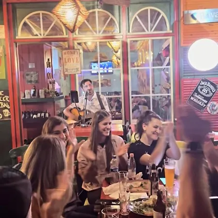 Chilli Hostel Τίρανα