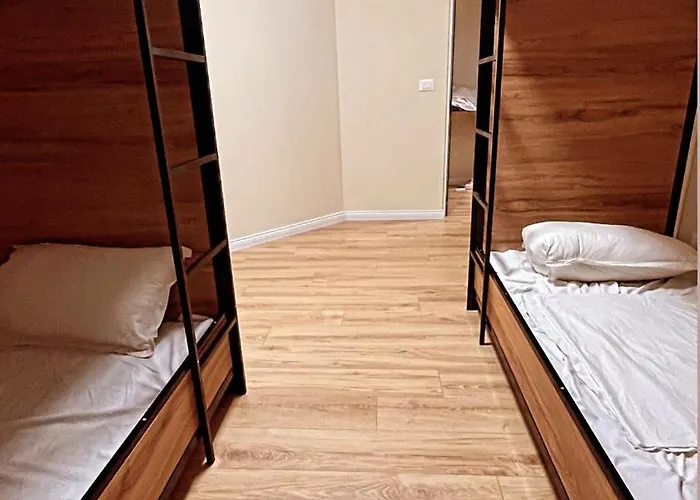 Chilli Hostel Τίρανα