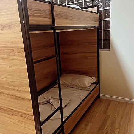 Chilli Hostel Τίρανα