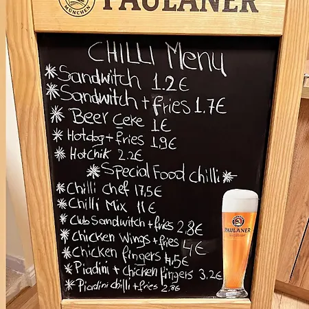 Chilli Vandrarhem Tirana