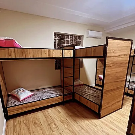 Hostel Chilli Τίρανα